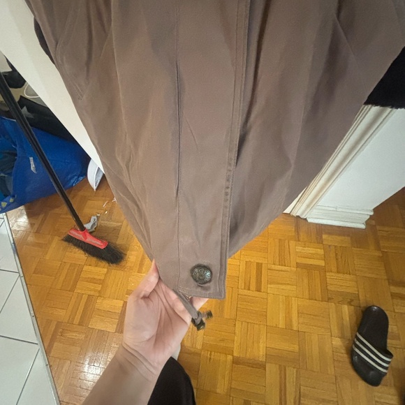 Vintage early 90s winter jacket with faux fur - accepting offers - Picture 5 of 10